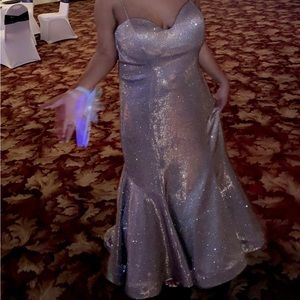 Im selling my prom dress only wore once